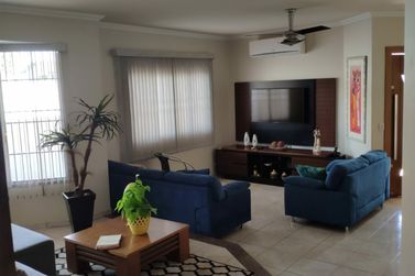 Casa &agrave; venda - 200m&sup2; - Centro