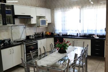 Casa &agrave; venda - 200m&sup2; - Centro