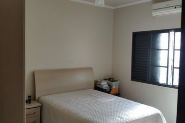 Casa &agrave; venda - 200m&sup2; - Centro