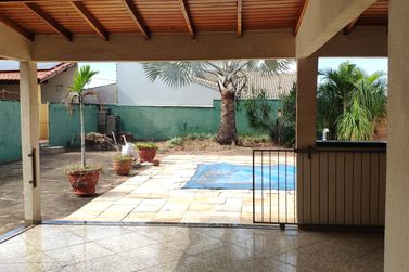 Casa &agrave; venda - 234m&sup2; - pr&oacute;xima a Unipar