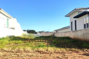 Terreno &agrave; venda - 360m&sup2; - Condom&iacute;nio San Lorenzo 