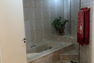 Casa &agrave; venda - 370m&sup2; - Jardim Santos Dumont 