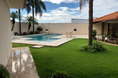 Casa &agrave; venda - 370m&sup2; - Jardim Santos Dumont 