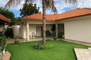 Casa &agrave; venda - 370m&sup2; - Jardim Santos Dumont 