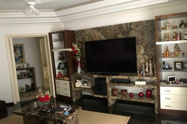 Casa &agrave; venda - 370m&sup2; - Jardim Santos Dumont 