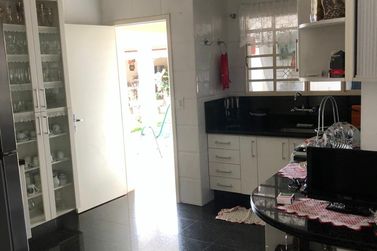 Casa &agrave; venda - 370m&sup2; - Jardim Santos Dumont 