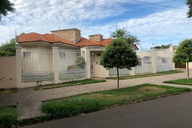 Casa &agrave; venda - 370m&sup2; - Jardim Santos Dumont 
