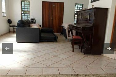Casa &agrave; venda - 398m&sup2; - pr&oacute;xima a AABB