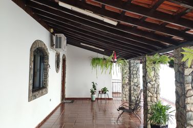 Casa &agrave; venda - 230m&sup2; - JARDIM PROGRESSO