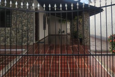 Casa &agrave; venda - 230m&sup2; - JARDIM PROGRESSO