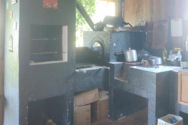 Ch&aacute;cara &agrave; venda - 2500m&sup2; - VILA RURAL AGUIA DOURADA