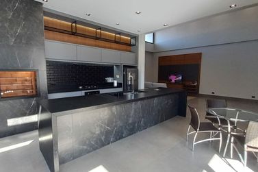 Casa &agrave; venda - 232m&sup2; - Jardim Oasis