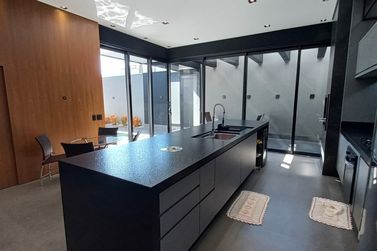 Casa &agrave; venda - 232m&sup2; - Jardim Oasis