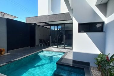 Casa &agrave; venda - 232m&sup2; - Jardim Oasis
