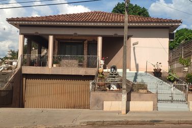 Casa &agrave; venda - 240m&sup2; - Graciosa 
