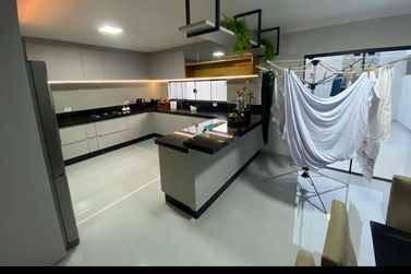 Casa &agrave; venda - 215m&sup2; - Centro 