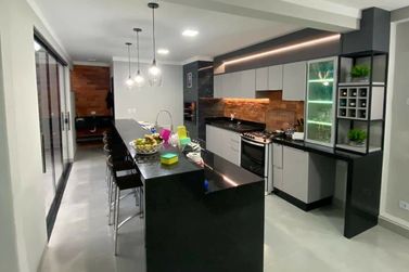 Casa &agrave; venda - 215m&sup2; - Centro 
