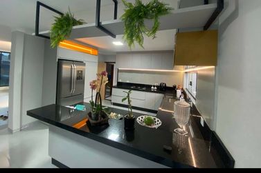 Casa &agrave; venda - 215m&sup2; - Centro 