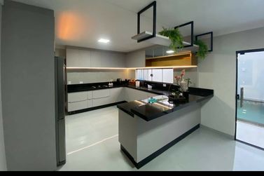 Casa &agrave; venda - 215m&sup2; - Centro 