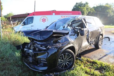 Caminhão com placas de Santa Helena se envolve em grave acidente