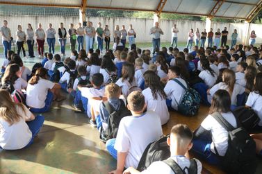 Saúde de Pato Bragado promove semana de prevenção e promoção da saúde no colégio