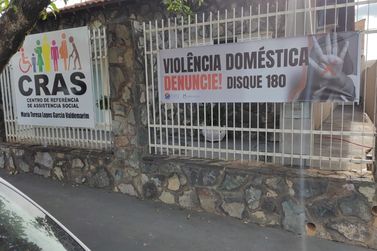 Sedes instala faixas para divulgar canais de denúncia contra violência