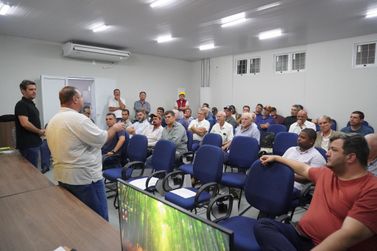 Pen&aacute;polis lan&ccedil;a &ldquo;Programa + Agro&rdquo; para investimentos na zona rural