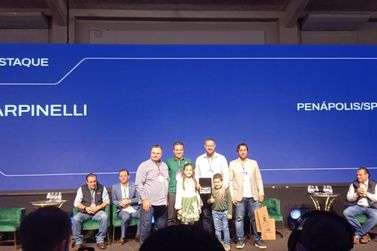Agricultor penapolense &eacute; homenageado em evento em Ara&ccedil;atuba