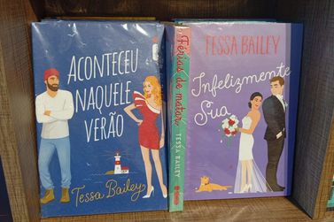 Livraria Sophia destaca o romance contempor&acirc;neo Aconteceu Naquele Ver&atilde;o