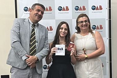 FUNEPE celebra entrega de carteiras a seis egressos do curso de Direito
