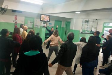 Equipes da sa&uacute;de participam de a&ccedil;&atilde;o para celebrar M&ecirc;s da Enfermagem