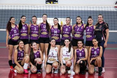 Equipes de v&ocirc;lei iniciam participa&ccedil;&atilde;o em campeonato com vit&oacute;rias