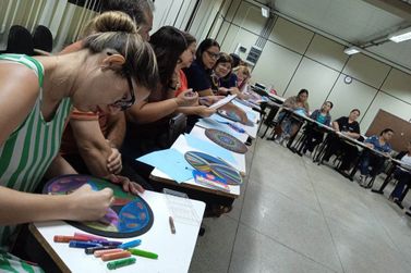 Oficina de mandalas re&uacute;ne professores da Educa&ccedil;&atilde;o Infantil da rede de Pen&aacute;polis
