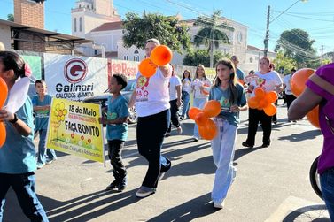 Passeata da campanha Maio Laranja mobiliza conscientiza&ccedil;&atilde;o na regi&atilde;o central