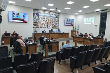 C&acirc;mara de Pen&aacute;polis realiza sess&atilde;o extraordin&aacute;ria para votar vinte e um projetos