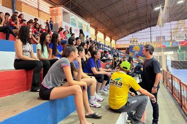 Prefeito e secret&aacute;rio re&uacute;nem-se com atletas dos Jogos Regionais