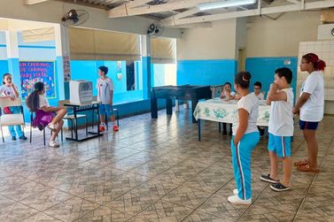 Alunos da Emef Joana Helena v&atilde;o &agrave; urna e elegem novo sinal da escola em Pen&aacute;polis