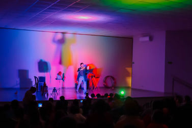 Espet&aacute;culo Circo Para Todos re&uacute;ne crian&ccedil;as e fam&iacute;lias no Audit&oacute;rio Municipal