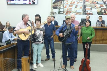Dupla Luiz Marcos & Matheus &eacute; homenageada na C&acirc;mara por 50 anos de carreira