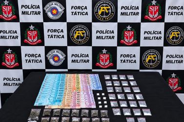 Homem &eacute; preso por tr&aacute;fico de drogas no bairro Alvorada em Ara&ccedil;atuba