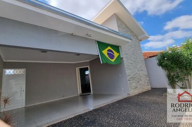 Casa &agrave; venda - Centro