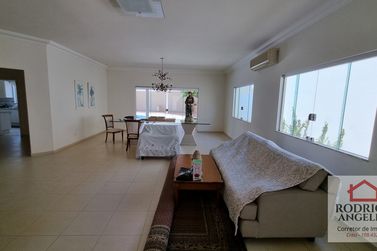 Casa &agrave; venda - 406m&sup2; - Parque Residencial Village