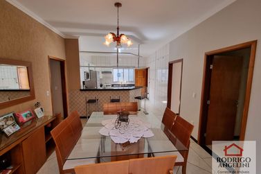 Casa &agrave; venda - Residencial Jardim do Lago III