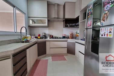 Casa &agrave; venda - Residencial Jardim do Lago III