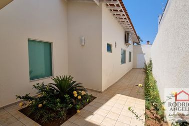 Casa &agrave; venda - 406m&sup2; - Parque Residencial Village