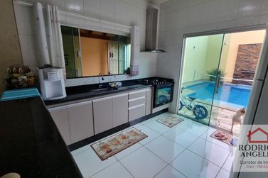 Casa &agrave; venda - 200m&sup2; - Residencial Jardim do Lago IV