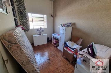 Ch&aacute;cara &agrave; venda - 850m&sup2; - Vila Anselmo