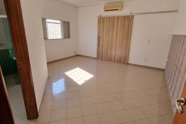 Casa &agrave; venda - 261m&sup2; - Parque Residencial Village