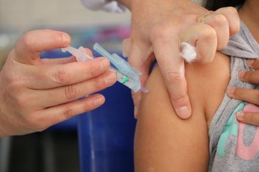 Pinhais Cidadã vacina pessoas acima de 6 meses contra a gripe