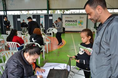 Programa Pinhais Cidadã ofereceu serviços gratuitos à comunidade